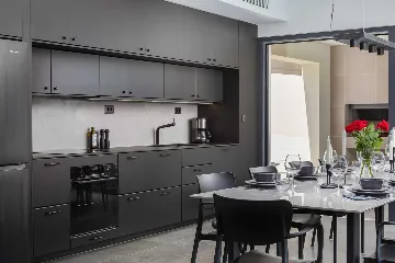 Beachfront Villa with Heated Pool, Okrug Gornji