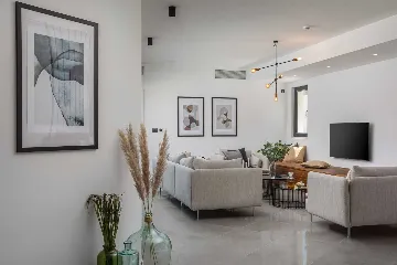 Beachfront Villa with Heated Pool, Okrug Gornji