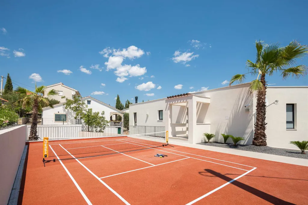 Beachfront Villa with Heated Pool, Okrug Gornji