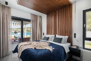 Beachfront Villa with Heated Pool, Okrug Gornji