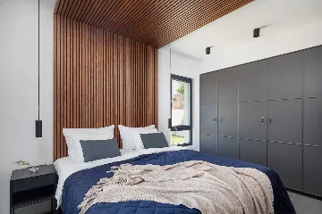 Beachfront Villa with Heated Pool, Okrug Gornji