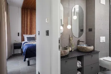 Beachfront Villa with Heated Pool, Okrug Gornji