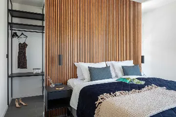 Beachfront Villa with Heated Pool, Okrug Gornji