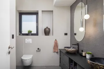 Beachfront Villa with Heated Pool, Okrug Gornji