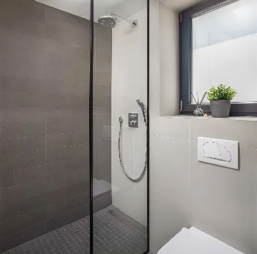 Beachfront Villa with Heated Pool, Okrug Gornji