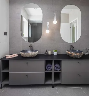 Beachfront Villa with Heated Pool, Okrug Gornji