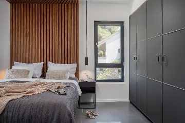 Beachfront Villa with Heated Pool, Okrug Gornji