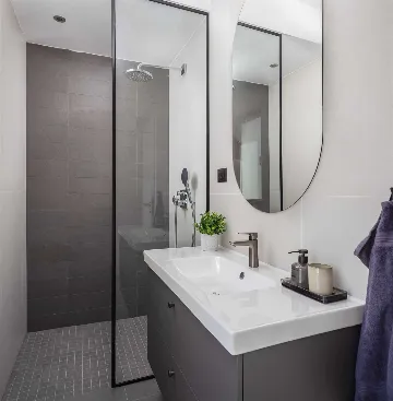 Beachfront Villa with Heated Pool, Okrug Gornji