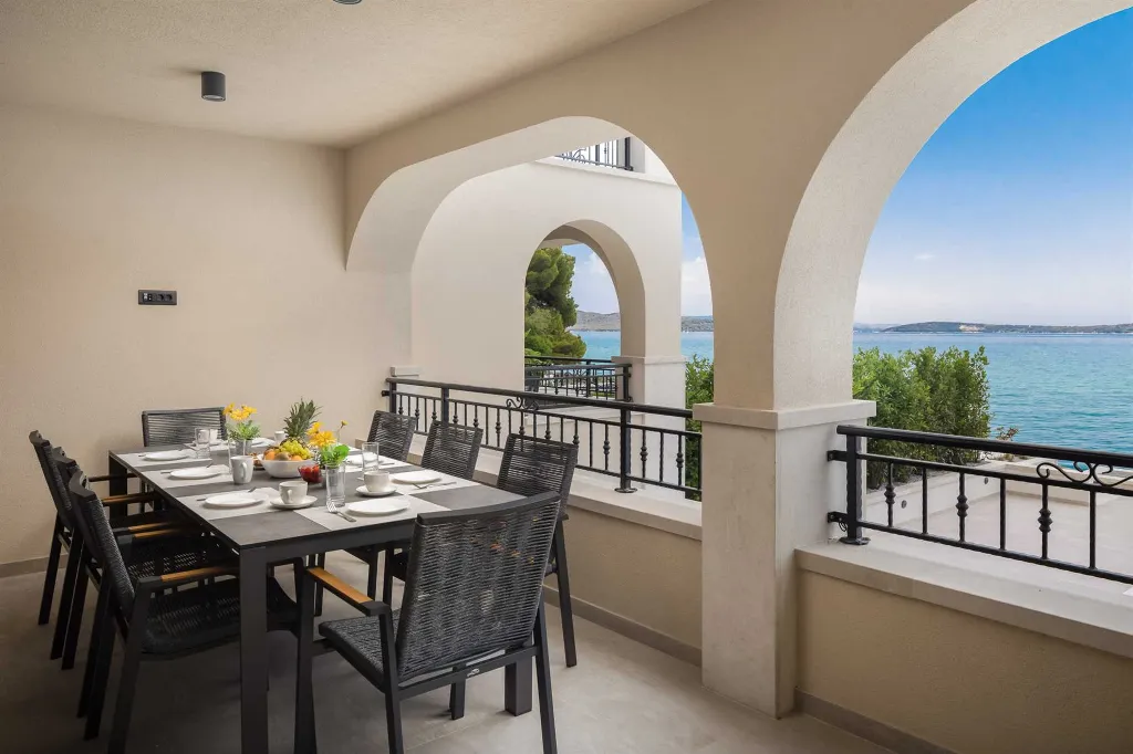 Modern Beachfront Villa with Pool in Kaštel Stari