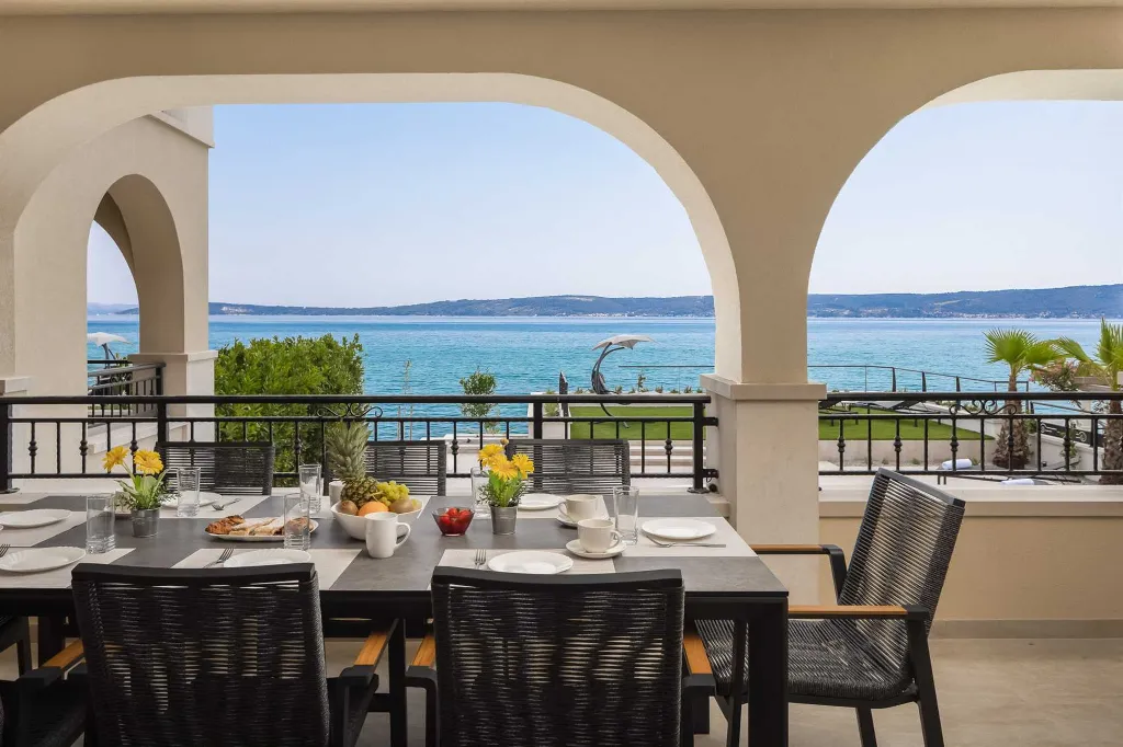 Modern Beachfront Villa with Pool in Kaštel Stari