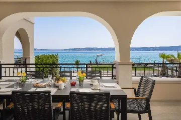 Modern Beachfront Villa with Pool in Kaštel Stari