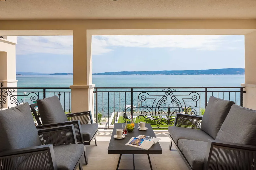 Modern Beachfront Villa with Pool in Kaštel Stari