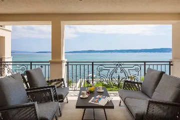 Modern Beachfront Villa with Pool in Kaštel Stari