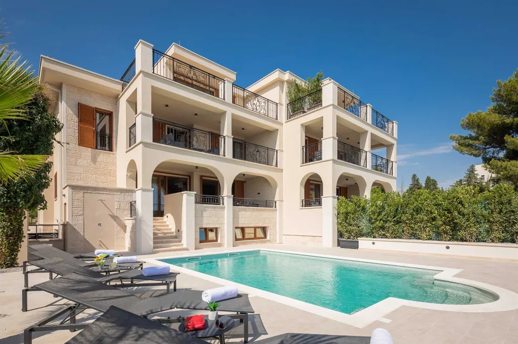 Modern Beachfront Villa with Pool in Kaštel Stari