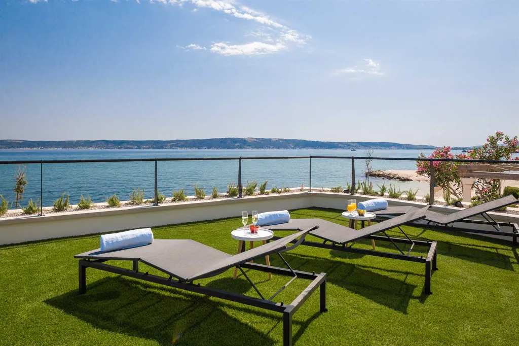 Modern Beachfront Villa with Pool in Kaštel Stari