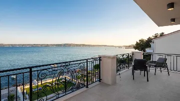 Modern Beachfront Villa with Pool in Kaštel Stari