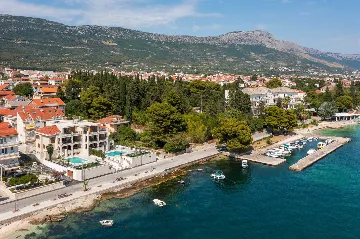 Modern Beachfront Villa with Pool in Kaštel Stari