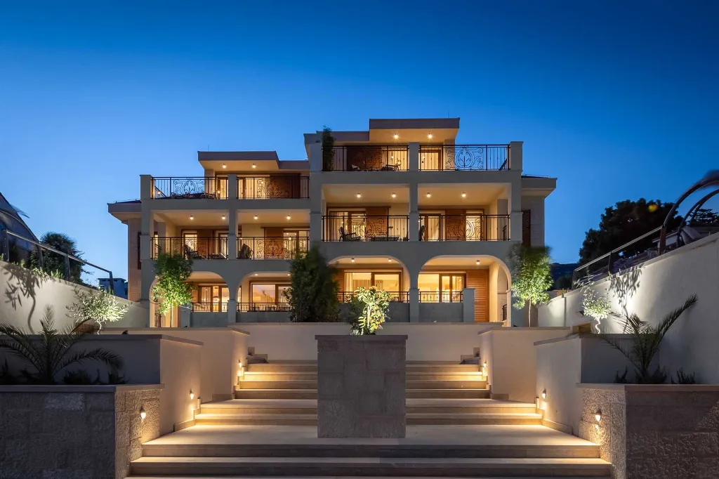 Modern Beachfront Villa with Pool in Kaštel Stari