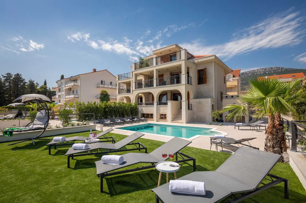 Contemporary Beachfront Villa with Pool, Kaštel Stari