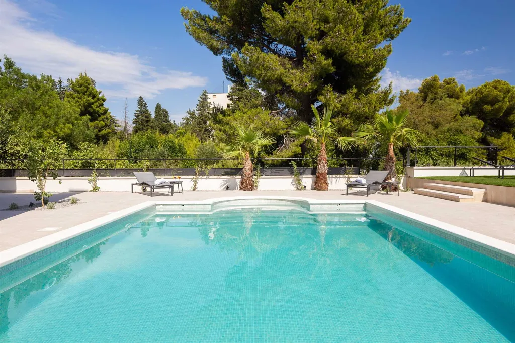 Contemporary Beachfront Villa with Pool, Kaštel Stari