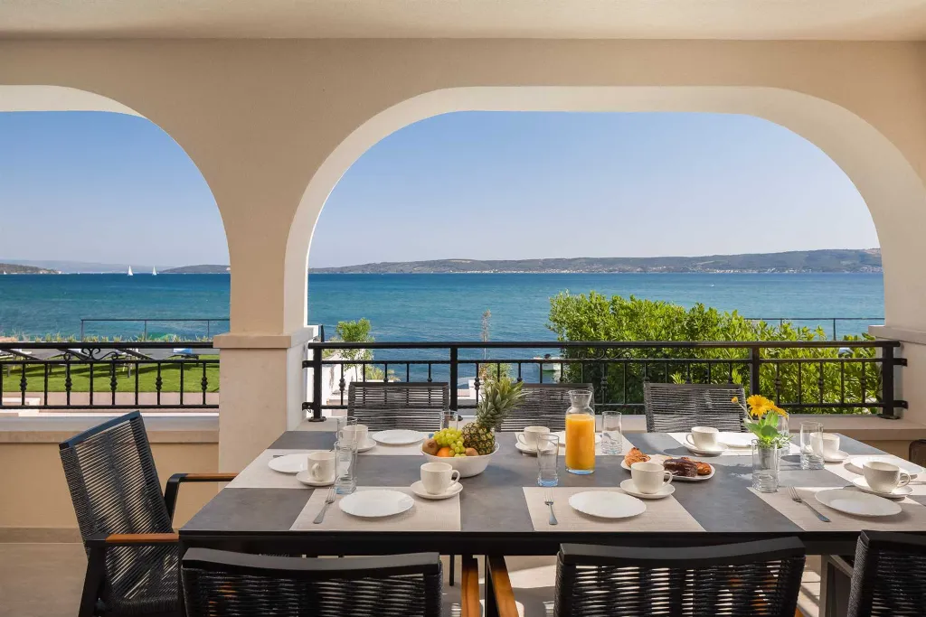 Contemporary Beachfront Villa with Pool, Kaštel Stari
