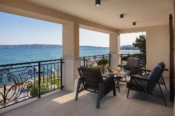 Contemporary Beachfront Villa with Pool, Kaštel Stari