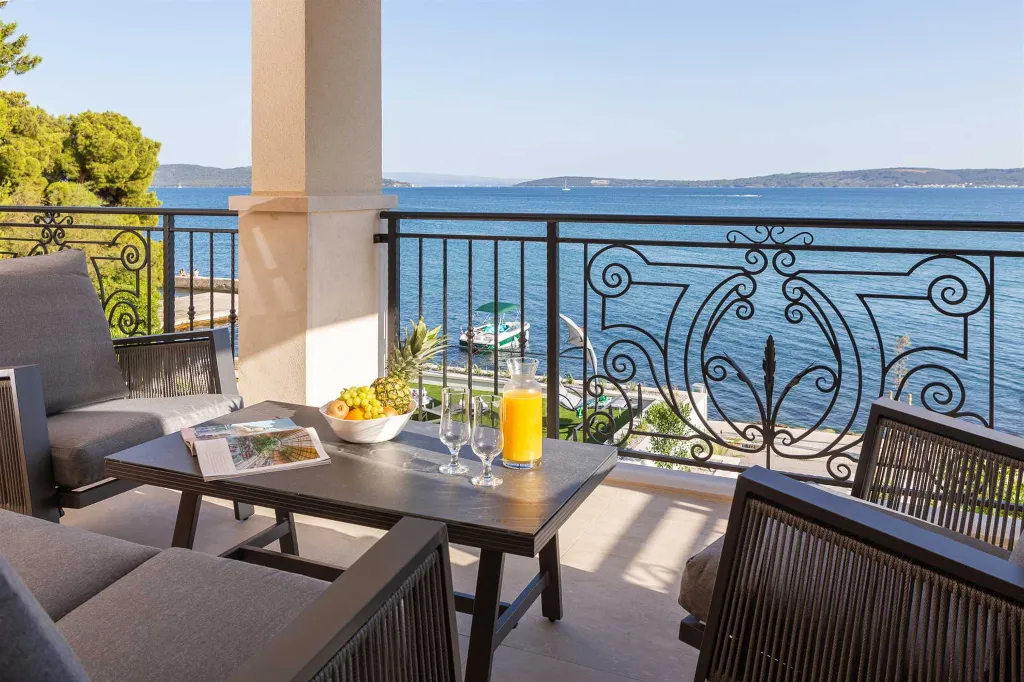 Contemporary Beachfront Villa with Pool, Kaštel Stari