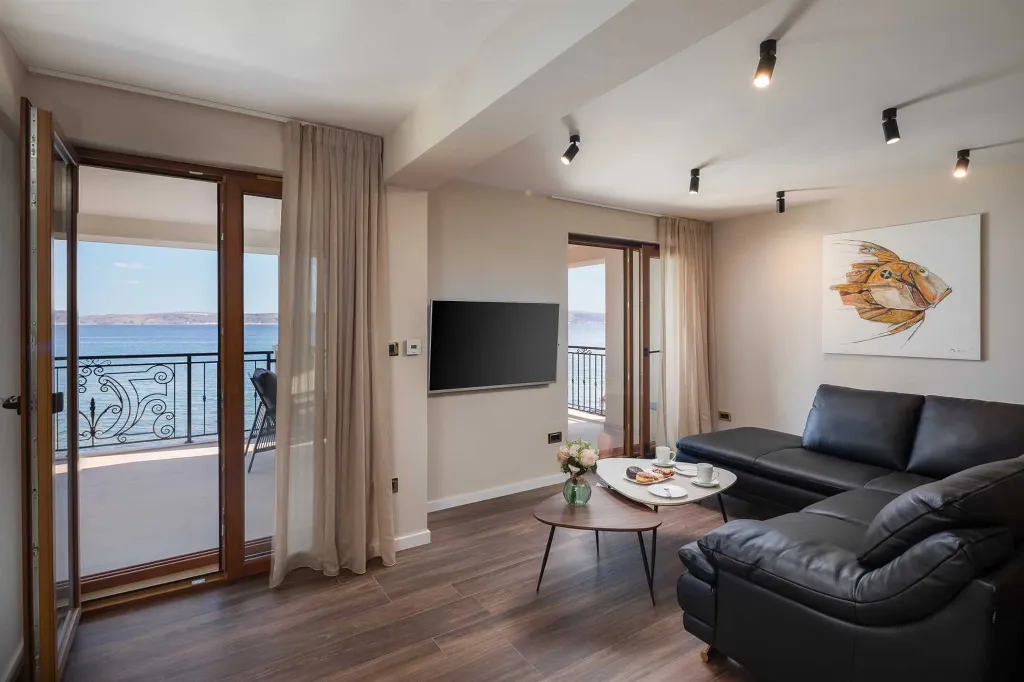 Contemporary Beachfront Villa with Pool, Kaštel Stari
