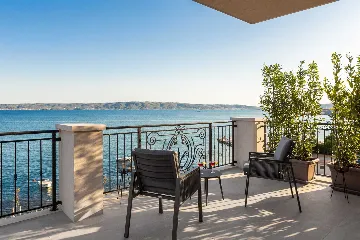 Contemporary Beachfront Villa with Pool, Kaštel Stari