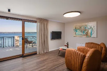 Contemporary Beachfront Villa with Pool, Kaštel Stari