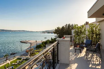 Contemporary Beachfront Villa with Pool, Kaštel Stari