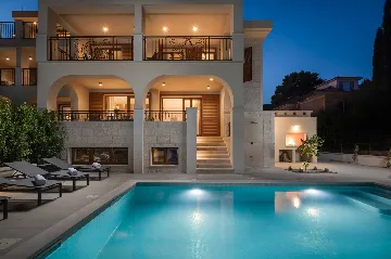 Contemporary Beachfront Villa with Pool, Kaštel Stari