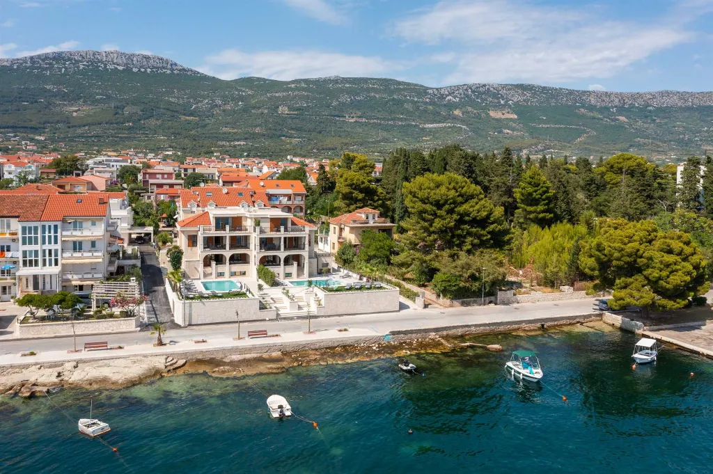 Contemporary Beachfront Villa with Pool, Kaštel Stari