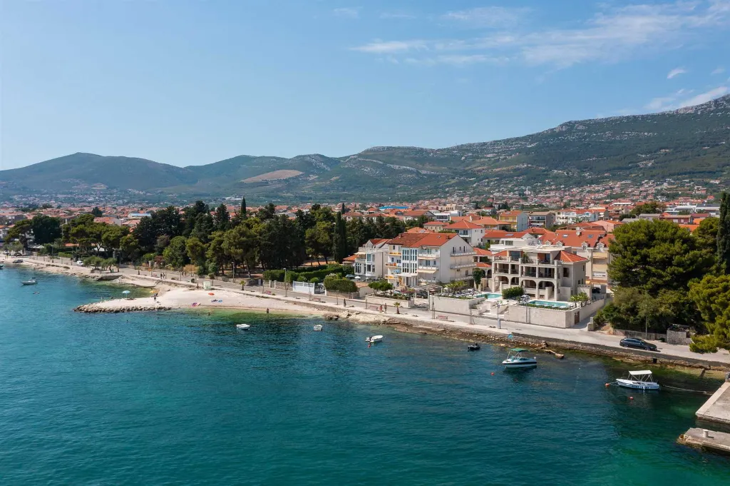 Contemporary Beachfront Villa with Pool, Kaštel Stari