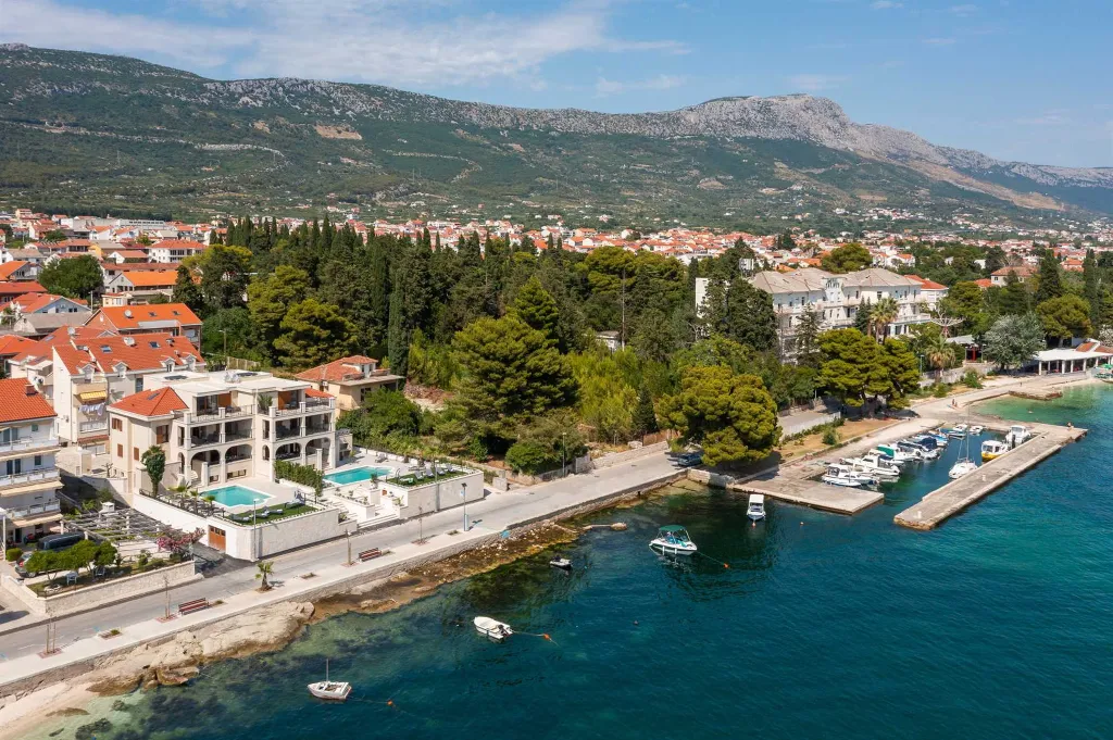 Contemporary Beachfront Villa with Pool, Kaštel Stari