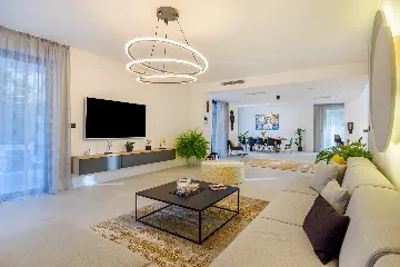 Modern Family Villa with Pool in Marina