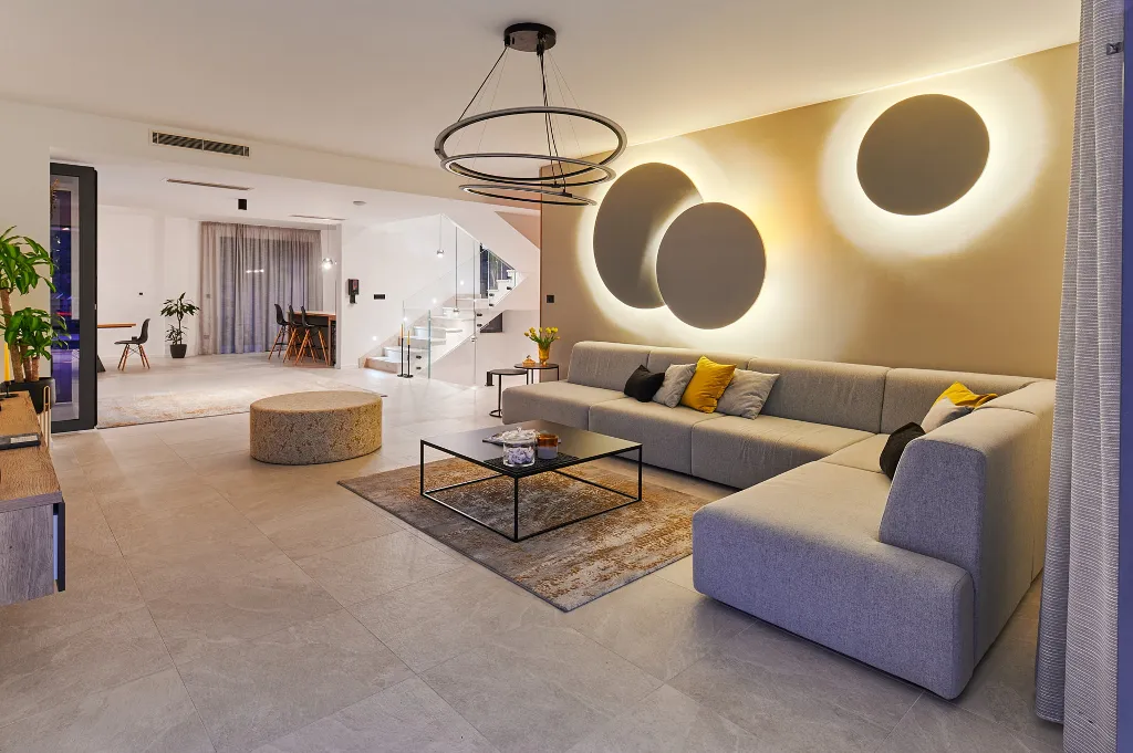 Modern Family Villa with Pool in Marina