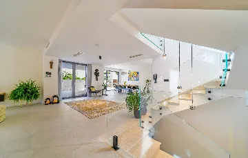 Modern Family Villa with Pool in Marina