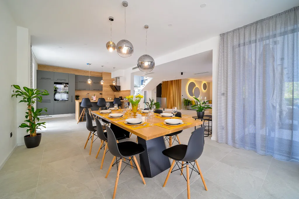 Modern Family Villa with Pool in Marina