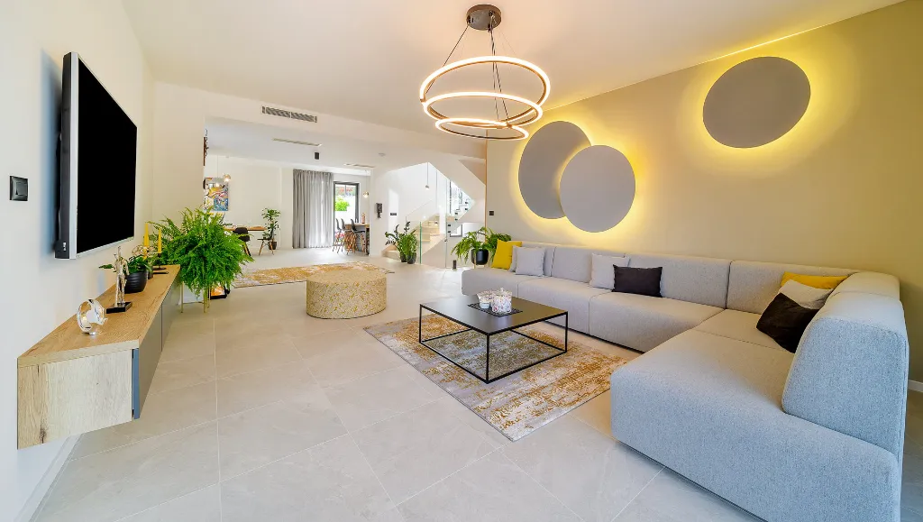 Modern Family Villa with Pool in Marina