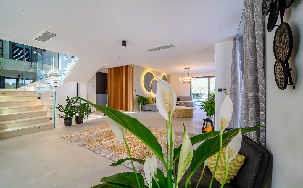 Modern Family Villa with Pool in Marina