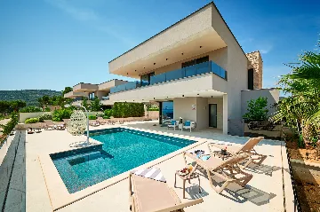 Modern Family Villa with Pool in Marina