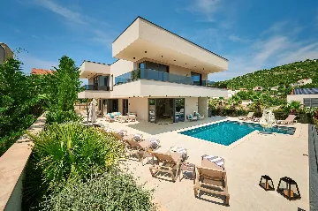 Modern Family Villa with Pool in Marina