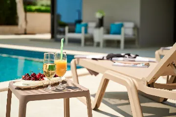 Modern Family Villa with Pool in Marina