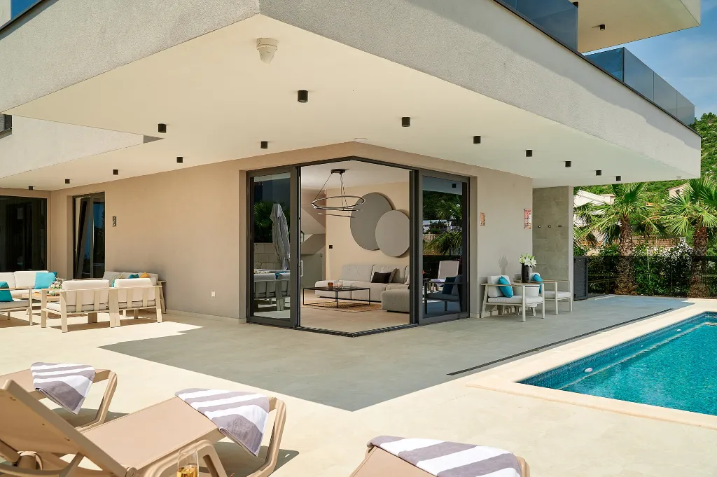 Modern Family Villa with Pool in Marina