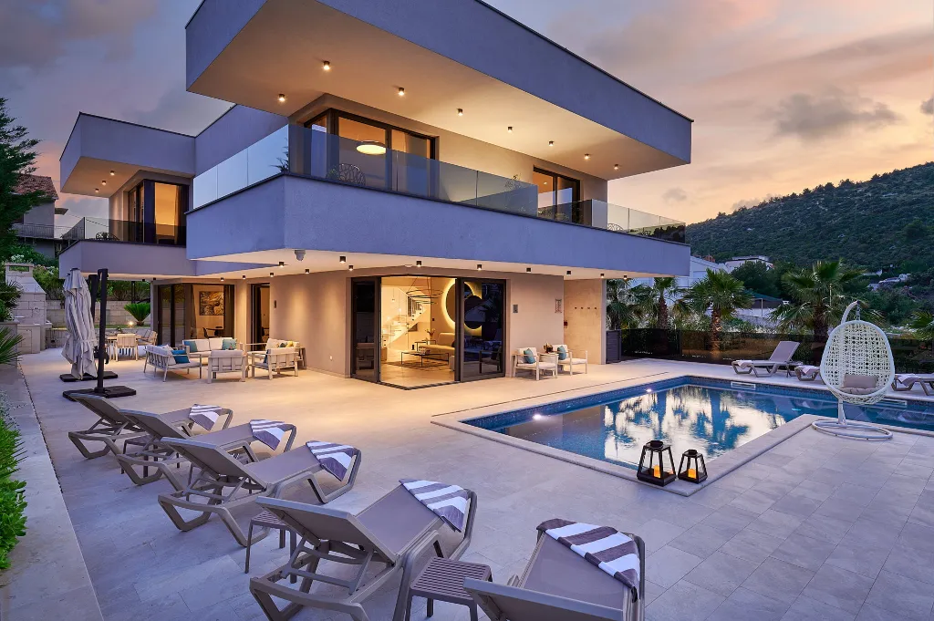 Modern Family Villa with Pool in Marina
