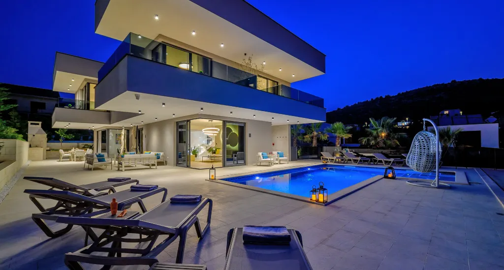 Modern Family Villa with Pool in Marina