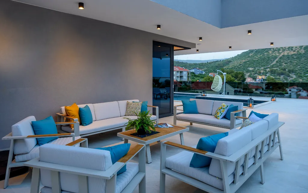 Modern Family Villa with Pool in Marina