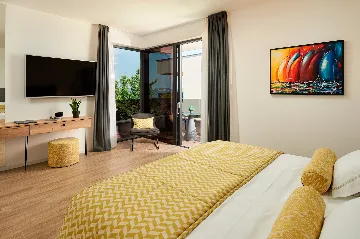 Modern Family Villa with Pool in Marina