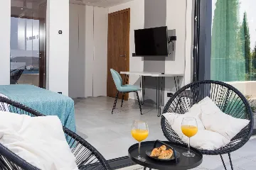 Modern Five-Bedroom Villa with Heated Pool, Orašac